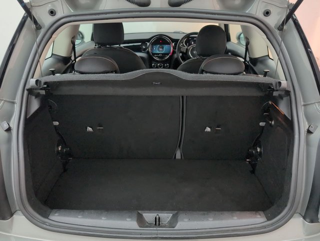 USED 2021 21 MINI Hatch 1.5 Cooper Classic Hatchback 3dr Petrol Manual Euro 6 (s/S) (136 Ps) - Cruise, Dab, Bluetooth