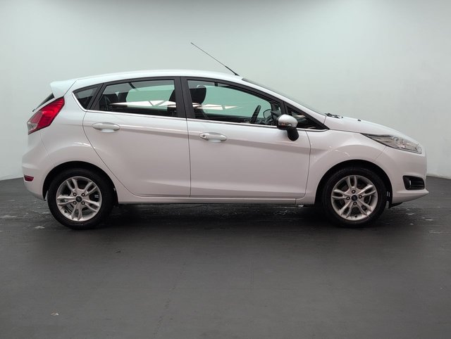 USED 2017 67 Ford Fiesta 1.25 Zetec Hatchback 5dr Petrol Manual Euro 6 (82 Ps) - Air Con + Tinted Glass