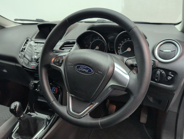 USED 2017 67 Ford Fiesta 1.25 Zetec Hatchback 5dr Petrol Manual Euro 6 (82 Ps) - Air Con + Tinted Glass