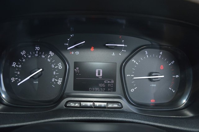 View our VAUXHALL VIVARO