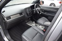 USED 2019 MITSUBISHI OUTLANDER 2.4h TwinMotor 13.8kWh 4h SUV 5dr Petrol Plug-in Hybrid CVT 4WD Euro 6 (s/s) (209 ps) HYBRID / 2 OWNER / LEATHER
