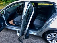 USED 2017 17 VOLKSWAGEN GOLF 1.0 TSI BlueMotion Tech SE Nav Hatchback 5dr Petrol DSG Euro 6 (s/s) (110 bhp) ONLY 23,900 MILES-2 PRIVATE OWNERS WITH X5 SERVICES//X11 AIRBAGS//APPLE-PLAY//SAT-NAV//LEATHER BOUND MULTI-FUNCTION STEERING WHEEL//35 POUND ROAD TAX A YEAR//FRONT AND REAR PARK SENSORS//ALLOYS//BLUETOOTH//DAB//GREAT CONDITION //EXCELLENT SERVICE HISTORY X5 SERVICE STAMPS//  Euro 6 (s/s) (110 bhp) ONLY 23,900 MILES-2 PRIVATE OWNERS WITH X5 SERVICES//X11 AIRBAGS//APPLE-PLAY//SAT-NAV//LEATHER BOUND MULTI-FUNCTION STEERING WHEEL//35 POUND ROAD TAX A YEAR//FRONT AND REAR PARK SENSORS//ALLOYS//BLUETOOTH//DAB//GREAT CONDITION //EXCELLENT SERVICE HISTORY X5 SERVICE STAMPS//