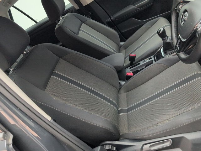 USED 2019 Y Volkswagen T-Roc 1.0 TSI Gpf SE Suv 5dr Petrol Manual Euro 6 (s/S) (115 Ps) Cruise Control+front Assist