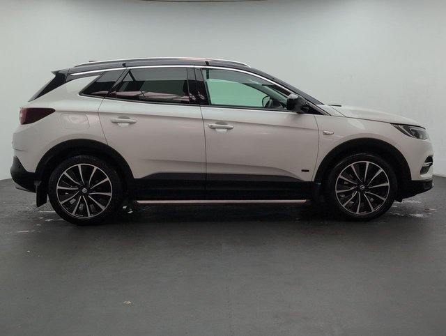 USED 2020 70 Vauxhall Grandland X 1.6 13.2kwh Elite Nav Suv 5dr Petrol Plug-In Hybrid Auto 4WD Euro 6 (s/S) Hybrid4 (300 Ps) Heated Windscreen+navigation