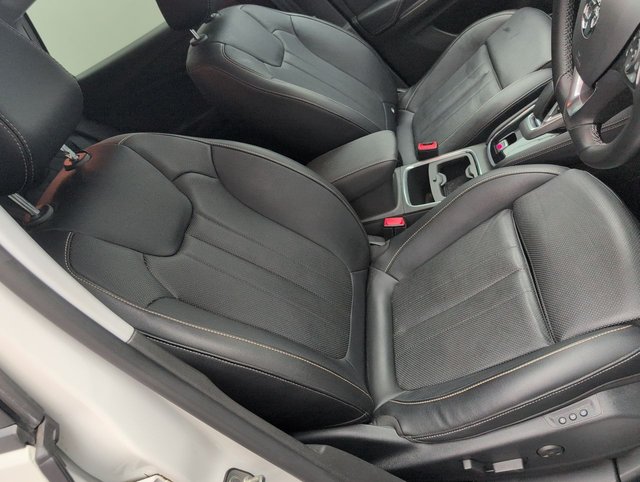 USED 2020 70 Vauxhall Grandland X 1.6 13.2kwh Elite Nav Suv 5dr Petrol Plug-In Hybrid Auto 4WD Euro 6 (s/S) Hybrid4 (300 Ps) Heated Windscreen+navigation