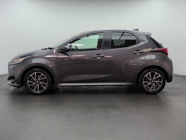 USED 2021 21 Toyota Yaris 1.5 Vvt-H Design Hatchback 5dr Petrol Hybrid E-Cvt Euro 6 (s/S) (116 Ps) Reversing Camera+bluetooth