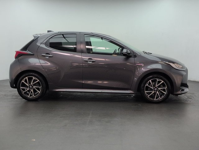 USED 2021 21 Toyota Yaris 1.5 Vvt-H Design Hatchback 5dr Petrol Hybrid E-Cvt Euro 6 (s/S) (116 Ps) Reversing Camera+bluetooth