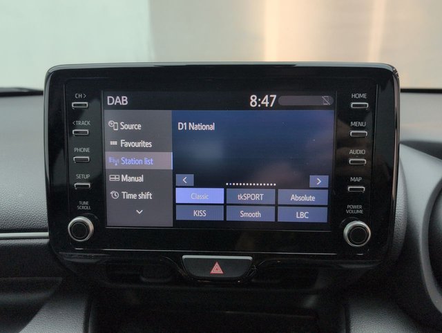 USED 2021 21 Toyota Yaris 1.5 Vvt-H Design Hatchback 5dr Petrol Hybrid E-Cvt Euro 6 (s/S) (116 Ps) Reversing Camera+bluetooth