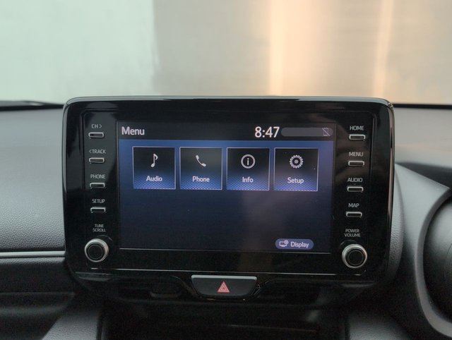 USED 2021 21 Toyota Yaris 1.5 Vvt-H Design Hatchback 5dr Petrol Hybrid E-Cvt Euro 6 (s/S) (116 Ps) Reversing Camera+bluetooth