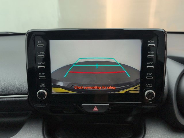 USED 2021 21 Toyota Yaris 1.5 Vvt-H Design Hatchback 5dr Petrol Hybrid E-Cvt Euro 6 (s/S) (116 Ps) Reversing Camera+bluetooth