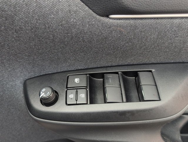 USED 2021 21 Toyota Yaris 1.5 Vvt-H Design Hatchback 5dr Petrol Hybrid E-Cvt Euro 6 (s/S) (116 Ps) Reversing Camera+bluetooth