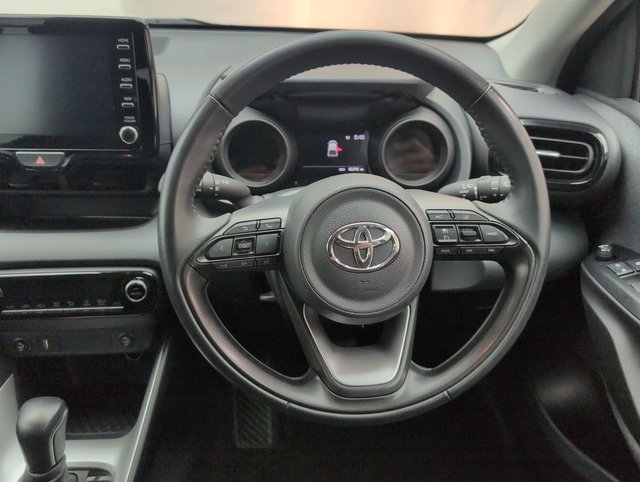 USED 2021 21 Toyota Yaris 1.5 Vvt-H Design Hatchback 5dr Petrol Hybrid E-Cvt Euro 6 (s/S) (116 Ps) Reversing Camera+bluetooth