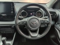 USED 2021 21 Toyota Yaris 1.5 Vvt-H Design Hatchback 5dr Petrol Hybrid E-Cvt Euro 6 (s/S) (116 Ps) Reversing Camera+bluetooth