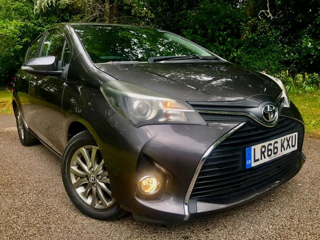 2016 66 Toyota Yaris 1.33 Dual VVT-i Icon Hatchback 5dr Petrol Multidrive S Euro 6 (99 ps) ONLY 7,600 MILES --YES 7,600 WITH 1 RETIRED LADY OWNER//35 POUND  ROAD TAX //PARK CAMERA//ALLOYS//PRIVACY GLASS//CRUISE CONTROL//BLUETOOTH//X 8 TOYOTA MAIN DEALER SERVICE STAMPS