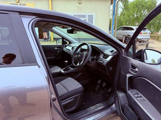 2021 RENAULT CAPTUR 1.0 TCe SE Limited SUV 5dr Petrol Manual Euro 6 (s/s) (90 ps) - Photo 10