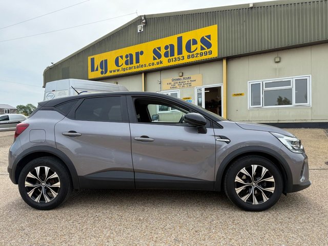 View our RENAULT CAPTUR
