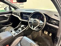 USED 2019 19 VOLKSWAGEN TOUAREG 3.0 TDI V6 R-Line Tech SUV 5dr Diesel Tiptronic 4Motion Euro 6 (s/s) (286 ps) Tow Bar,Apple Play,Heated Leather