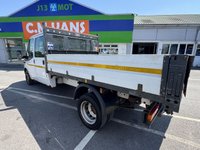 USED 2013 63 FORD TRANSIT 2.2 TDCi 350 Chassis Cab 4dr Diesel Manual RWD L4 (DRW) (123 bhp) The 2013 Transit 2.2 TDCi 350 DRW chassis cab TIPPER  is a robust, rear-wheel-drive diesel workhorse designed for heavy-duty commercial use.
