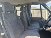 USED 2013 63 FORD TRANSIT 2.2 TDCi 350 Chassis Cab 4dr Diesel Manual RWD L4 (DRW) (123 bhp) The 2013 Transit 2.2 TDCi 350 DRW chassis cab TIPPER  is a robust, rear-wheel-drive diesel workhorse designed for heavy-duty commercial use.