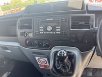 USED 2013 63 FORD TRANSIT 2.2 TDCi 350 Chassis Cab 4dr Diesel Manual RWD L4 (DRW) (123 bhp) The 2013 Transit 2.2 TDCi 350 DRW chassis cab TIPPER  is a robust, rear-wheel-drive diesel workhorse designed for heavy-duty commercial use.
