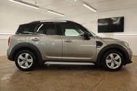 USED 2017 67 MINI COUNTRYMAN 2.0 Cooper D SUV 5dr Diesel Auto Euro 6 (s/s) (150 ps) &pound;10735 FACTORY OPTIONS LOW MILES FANTATIC OPORTUNITY TO BUY THIS HIGHLEY SPECKED MINI