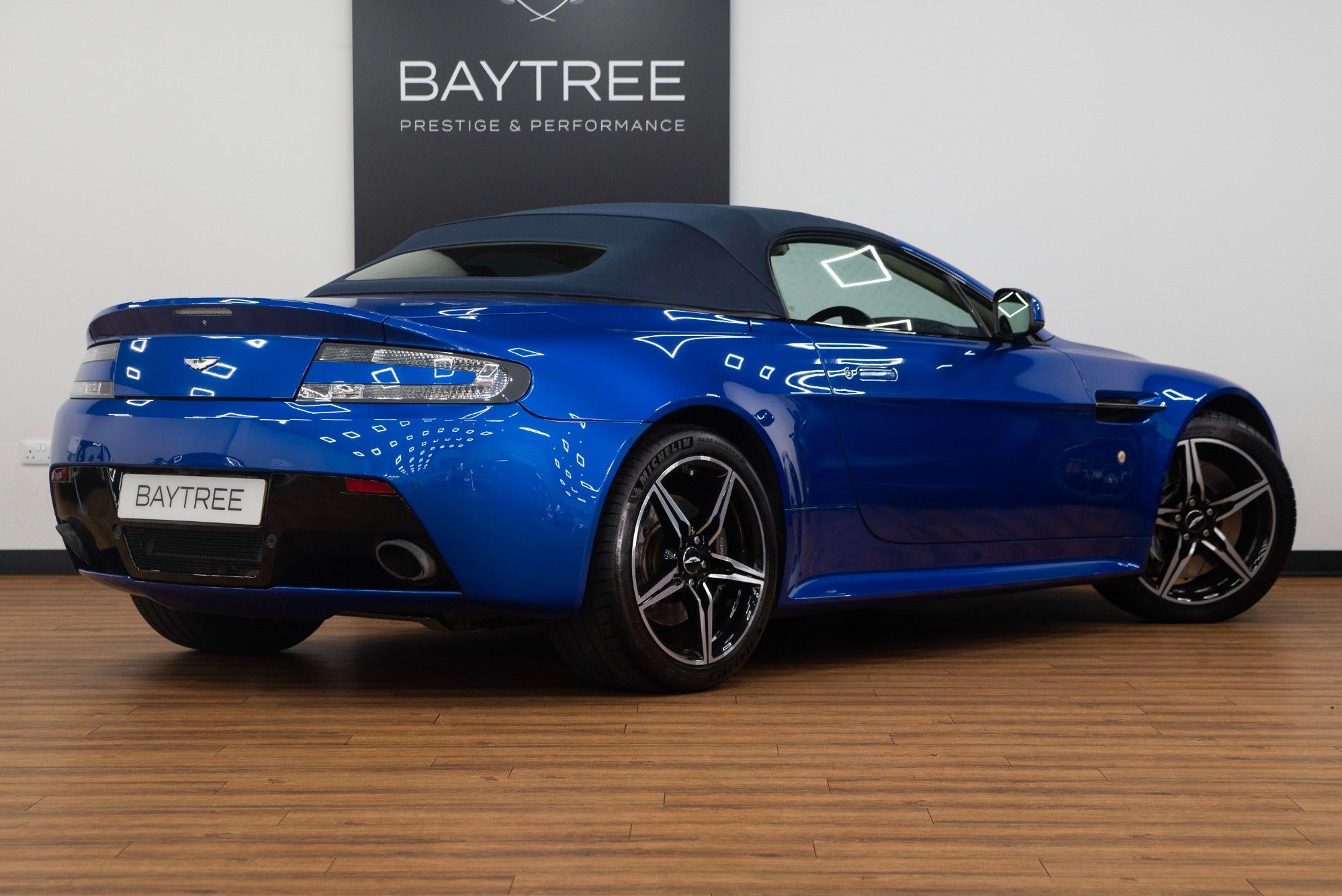 USED 2017 V ASTON MARTIN VANTAGE 4.7 V8 S Roadster 