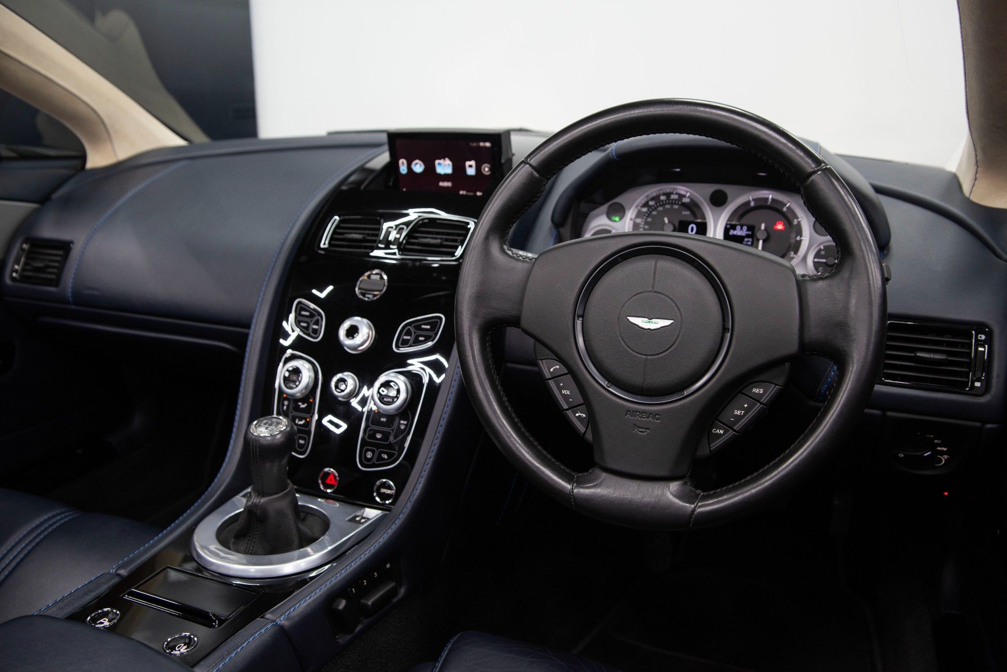 USED 2017 V ASTON MARTIN VANTAGE 4.7 V8 S Roadster 