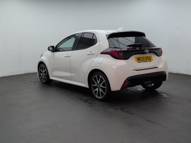 USED 2021 21 Toyota Yaris 1.5 Vvt-H Dynamic Hatchback 5dr Petrol Hybrid E-Cvt Euro 6 (s/S) (116 Ps) - Reverse Cam, Privacy, Sensors