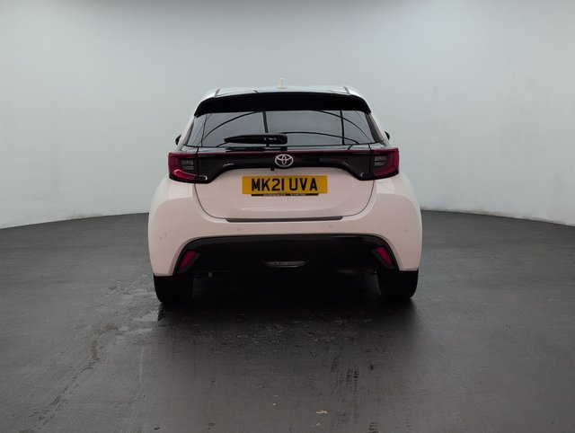 USED 2021 21 Toyota Yaris 1.5 Vvt-H Dynamic Hatchback 5dr Petrol Hybrid E-Cvt Euro 6 (s/S) (116 Ps) - Reverse Cam, Privacy, Sensors