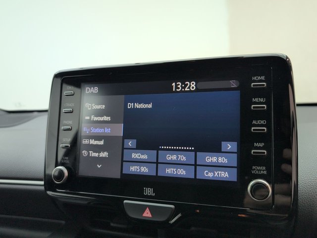 USED 2021 21 Toyota Yaris 1.5 Vvt-H Dynamic Hatchback 5dr Petrol Hybrid E-Cvt Euro 6 (s/S) (116 Ps) - Reverse Cam, Privacy, Sensors