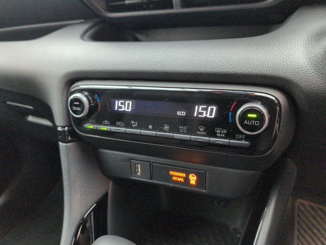 USED 2021 21 Toyota Yaris 1.5 Vvt-H Dynamic Hatchback 5dr Petrol Hybrid E-Cvt Euro 6 (s/S) (116 Ps) - Reverse Cam, Privacy, Sensors