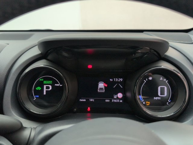 USED 2021 21 Toyota Yaris 1.5 Vvt-H Dynamic Hatchback 5dr Petrol Hybrid E-Cvt Euro 6 (s/S) (116 Ps) - Reverse Cam, Privacy, Sensors