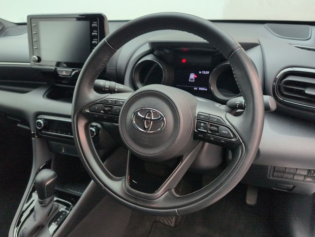 USED 2021 21 Toyota Yaris 1.5 Vvt-H Dynamic Hatchback 5dr Petrol Hybrid E-Cvt Euro 6 (s/S) (116 Ps) - Reverse Cam, Privacy, Sensors