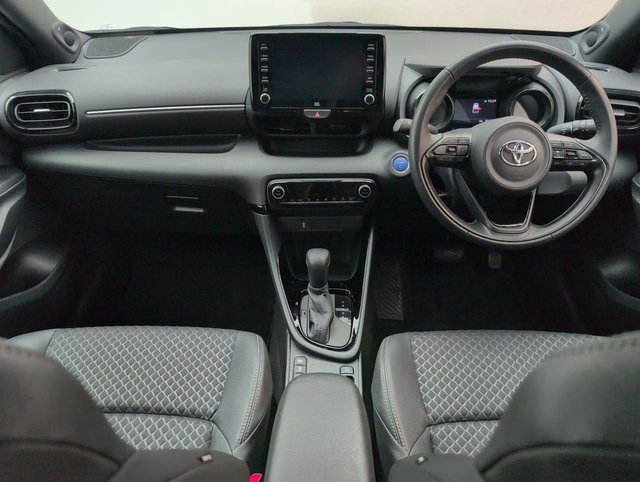 USED 2021 21 Toyota Yaris 1.5 Vvt-H Dynamic Hatchback 5dr Petrol Hybrid E-Cvt Euro 6 (s/S) (116 Ps) - Reverse Cam, Privacy, Sensors