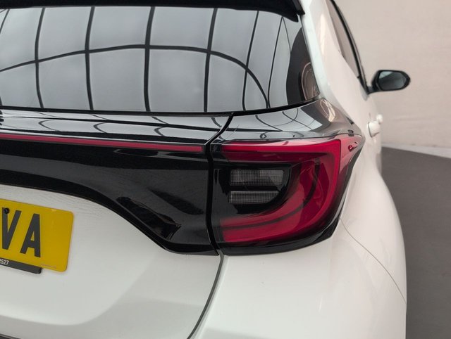 USED 2021 21 Toyota Yaris 1.5 Vvt-H Dynamic Hatchback 5dr Petrol Hybrid E-Cvt Euro 6 (s/S) (116 Ps) - Reverse Cam, Privacy, Sensors