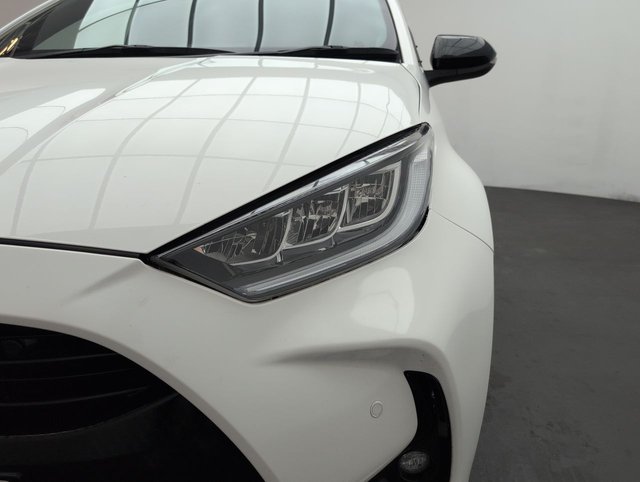 USED 2021 21 Toyota Yaris 1.5 Vvt-H Dynamic Hatchback 5dr Petrol Hybrid E-Cvt Euro 6 (s/S) (116 Ps) - Reverse Cam, Privacy, Sensors