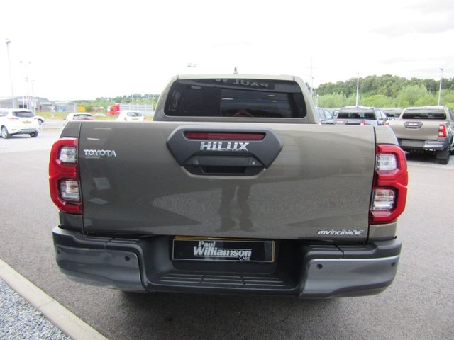 2024 TOYOTA HI-LUX - Photo 7