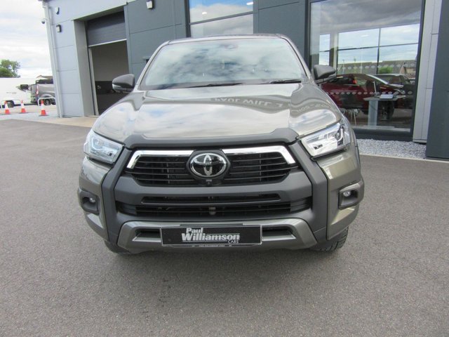 2024 TOYOTA HI-LUX - Photo 2