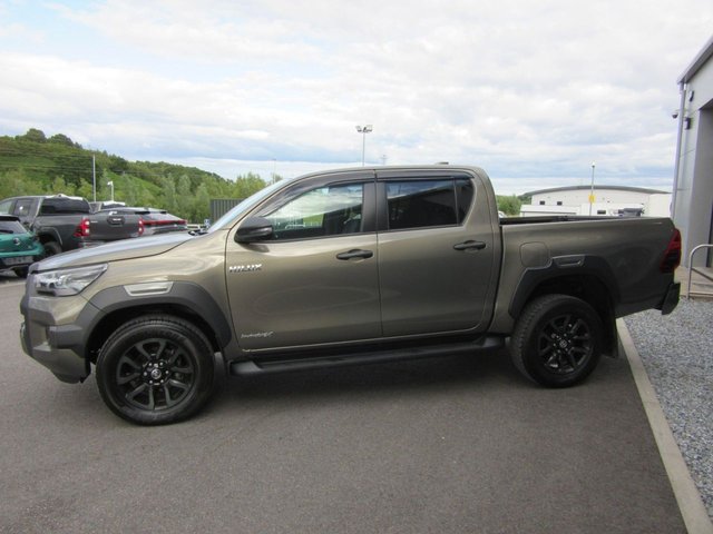 2024 TOYOTA HI-LUX - Photo 4