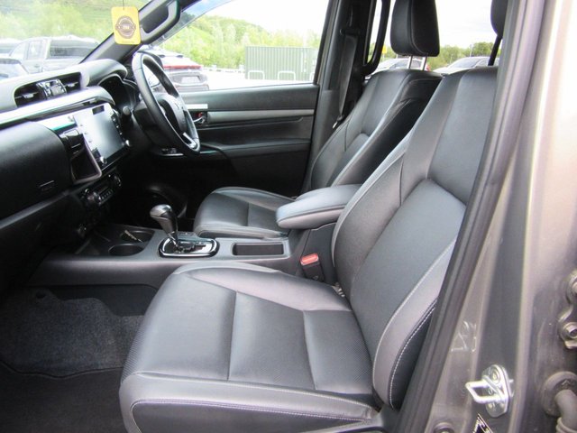 2024 TOYOTA HI-LUX - Photo 9