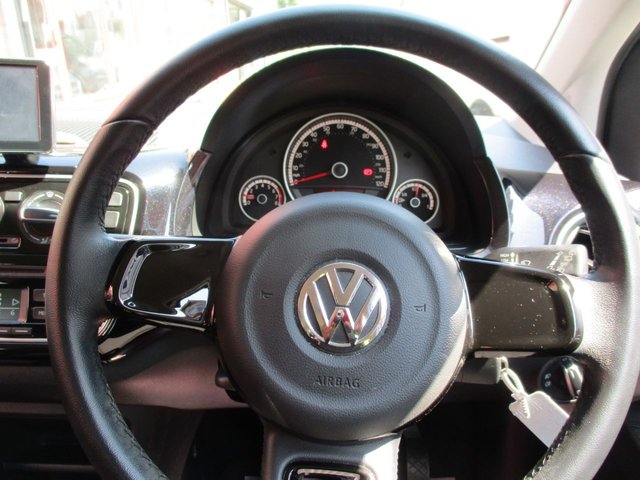 2015 VOLKSWAGEN UP! 1.0 High up! Hatchback 5dr Petrol Manual Euro 5 (75 ps) PRISTINE EXAMPLE ,12 MONTHS MOT ,6 MONTHS WARRANTY ,2 KEYS ,£20 ROAD TAX ,LOTS OFF SERVICE HISTORY PLUS RECEIPTS , - Photo 6