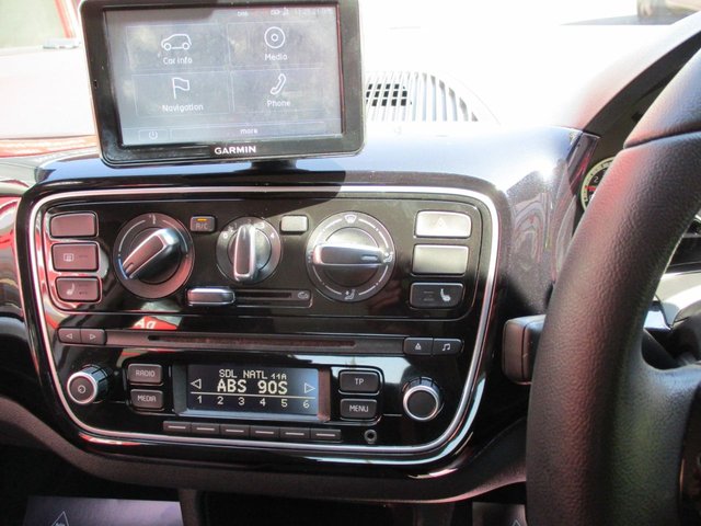 2015 VOLKSWAGEN UP! 1.0 High up! Hatchback 5dr Petrol Manual Euro 5 (75 ps) PRISTINE EXAMPLE ,12 MONTHS MOT ,6 MONTHS WARRANTY ,2 KEYS ,£20 ROAD TAX ,LOTS OFF SERVICE HISTORY PLUS RECEIPTS , - Photo 7
