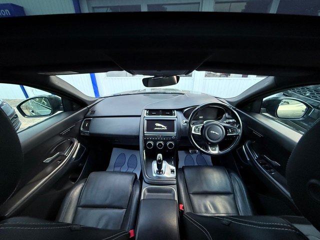 2018 JAGUAR E-PACE 2018 2.0 D240 R-DYNAMIC HSE BLACK PACK PANORAMIC ROOF STEPS MERIDIAN HEATED SEATS SUV 5DR DIESEL AUTO AWD EURO 6 (S/S) (240 PS) - Photo 4