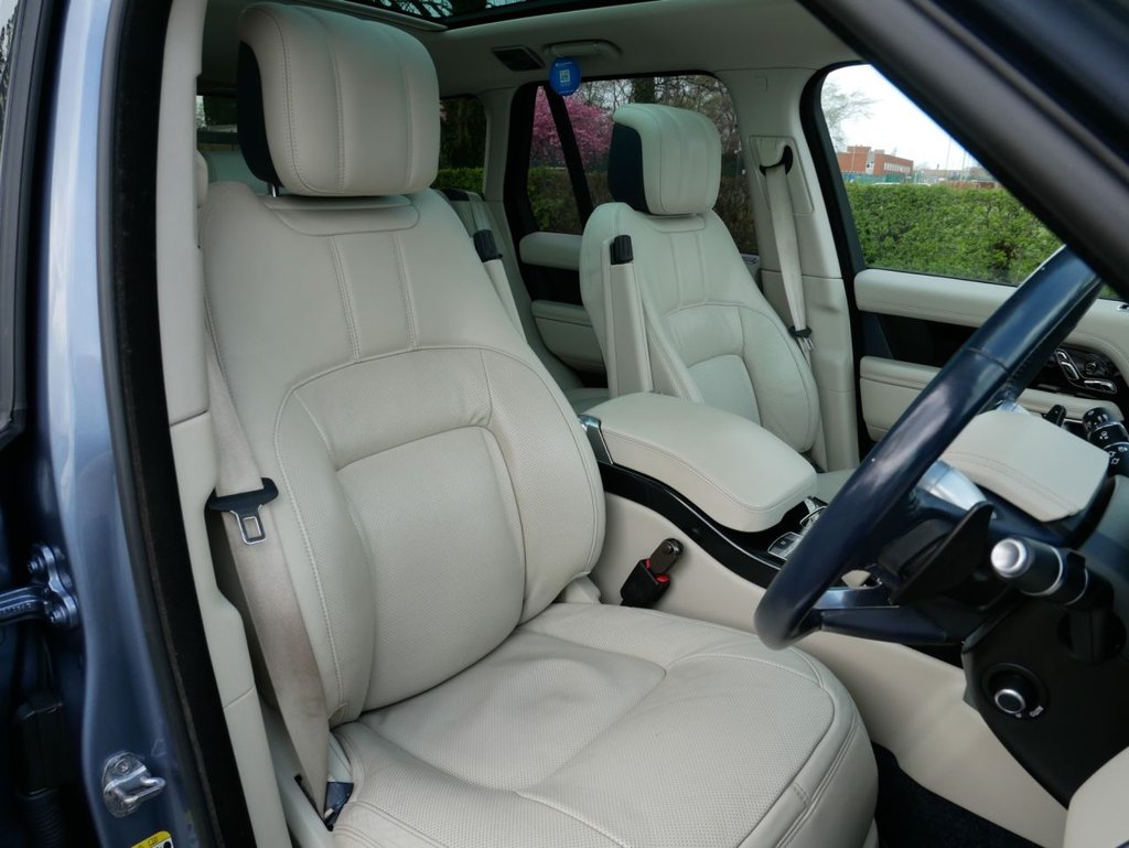 USED 2019 LAND ROVER RANGE ROVER 3.0 SD V6 Vogue SUV 5dr Diesel Auto 4WD Euro 6 (s/s) (275 ps) TRACKER AND GHOST FITTED