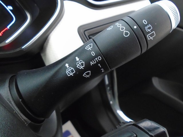 2020 RENAULT CLIO 1.0 TCe S Edition Hatchback 5dr Petrol Manual Euro 6 (s/s) (100 ps) - Photo 12