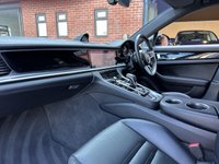 USED 2017 67 PORSCHE PANAMERA 2.9 V6 E-Hybrid 14kWh 4 Saloon 5dr Petrol Plug-in Hybrid PDK 4WD Euro 6 (s/s) (462 ps) HIGH SPEC