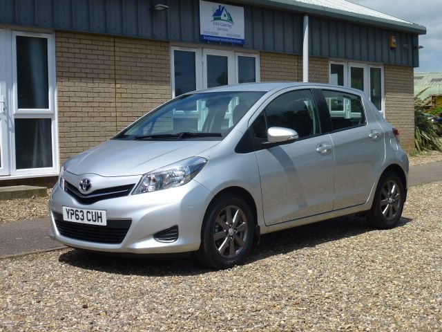 2013 63 Toyota Yaris 1.33 Dual VVT-i TR Hatchback 5dr Petrol Manual Euro 5 (101 ps)