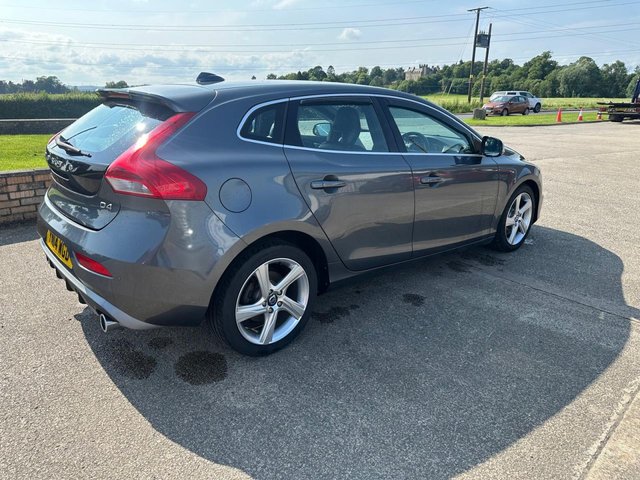 2014 VOLVO V40 - Photo 5