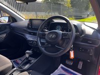 USED 2023 73 HYUNDAI BAYON 1.0 T-GDi MHEV SE Connect SUV 5dr Petrol Hybrid DCT Euro 6 (s/s) (100 ps) 1 OWNER FROM NEW* PARKING SENSORS WITH REVERSING CAMERA* CRUISE CONTROL* ECO / SPORT / COMFORT MODE* AIR CON* BLUETOOTH PHONE AND AUDIO* DAB* USB* APPLE CARPLAY* ANDROID AUTO*
