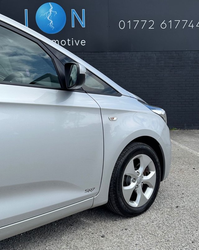 2016 KIA CARENS 1.6 GDi SR7 *7 Seats, Park Sensors* - Photo 6